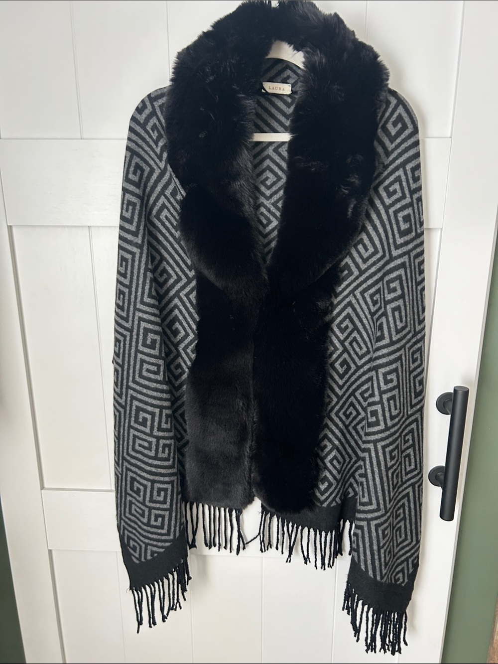LAURA Black & Gray Geometric Faux-Fur Trim Poncho Cape